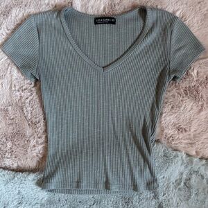 Liz and Sara short sleeve green gray ribbed top
